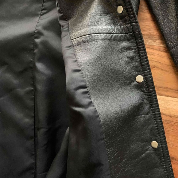 Danier woman's leather coat - Picture 5 of 6